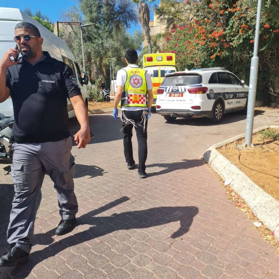 זירת הפיגוע בחדרה. | דוברות מד"א זירת הפיגוע בחדרה. | דוברות מד"א