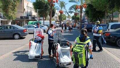 זירת הפיגוע בחדרה. | דוברות מד"א זירת הפיגוע בחדרה. | דוברות מד"א