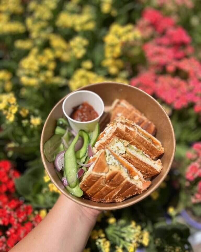 קפה פלורה | גני טל. | מסך מהרשתות החברתיות