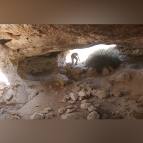 אחת מהמערות שנשדדו. | מסך מיוטויב