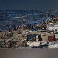 אוהלי עקורים באזור דיר אל־בלח. | אי.פי.איי