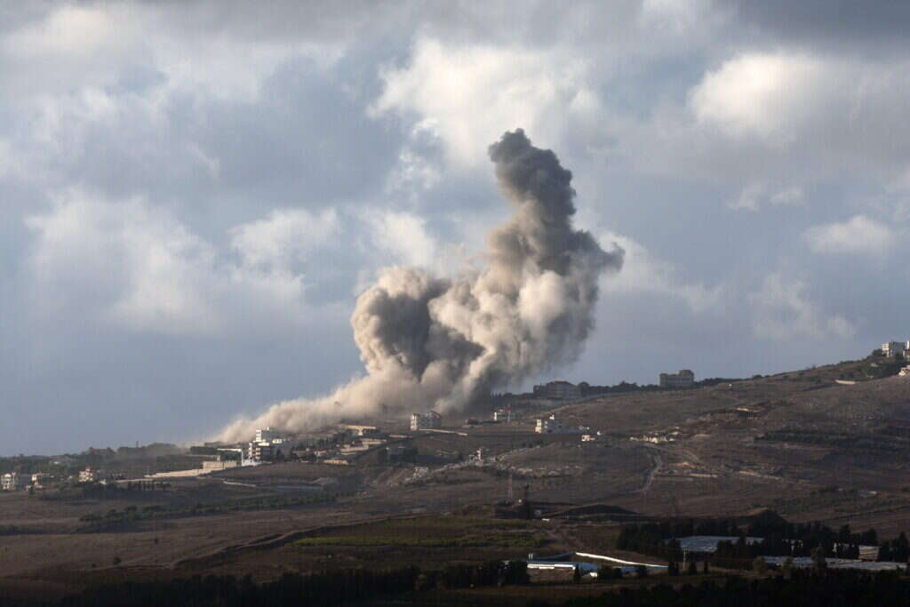עשן כתוצאה מתקיפה ישראלית בדרום לבנון. | EPA