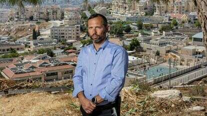 ישראל גנץ ביישוב כוכב־יעקב. | : נעמה שטרן