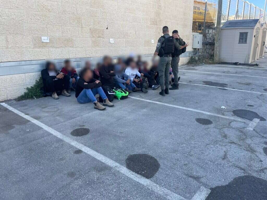 לוחמי מג"ב עוצרים את השב"חים. | דוברות המשטרה