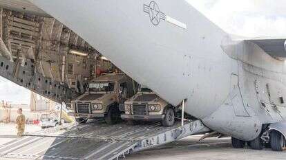 מטוס מטען אמריקני פורק בישראל ג'יפים ממוגנים, אוקטובר 2023. | אגף דוברות וקשרי ציבור במשרד הביטחון