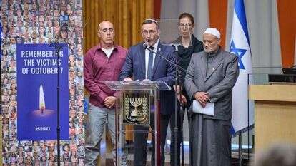 הרב פרץ בעת נאומו באו"ם. | Perry Bindelglass הרב פרץ בעת נאומו באו"ם. | Perry Bindelglass