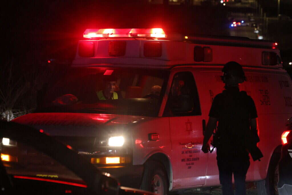 כוחות הצלה סמוך לבא"ח גולני, אמש. | AFP