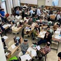 תלמידי ישיבת קריית־שמונה במשכנם הזמני בנחלים | דוברות ישיבת קריית־שמונה