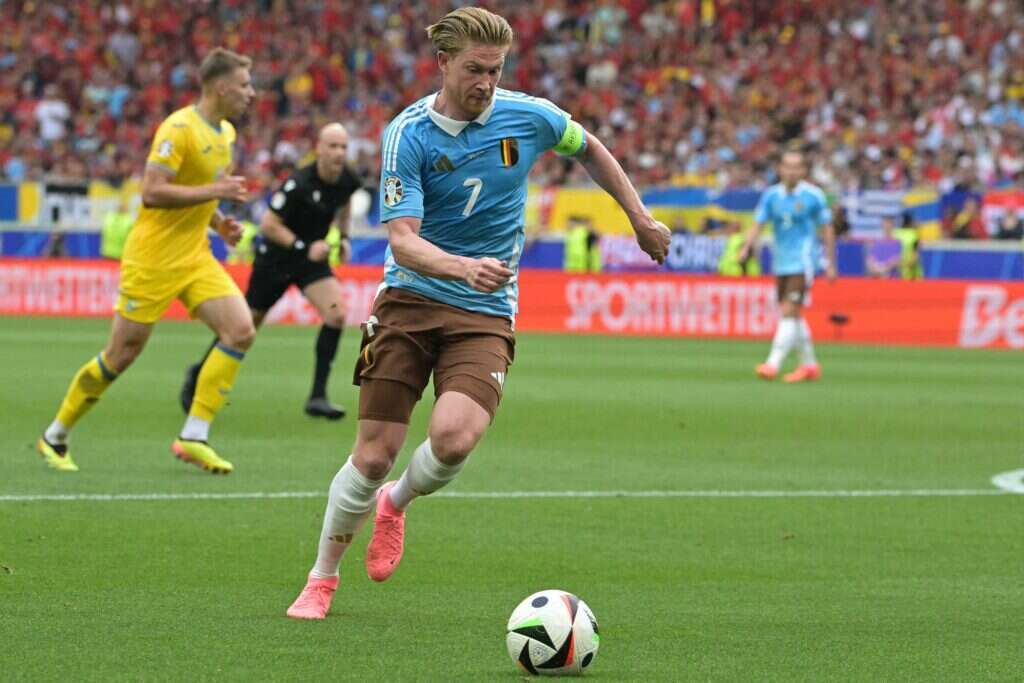 לצד שחקנים גדולים בגנק. קווין דה בראונה. | AFP