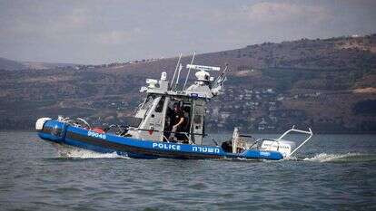 ספינת שיטור ימי בכנרת. | הדס פרוש, פלאש 90 ספינת שיטור ימי בכנרת. | הדס פרוש, פלאש 90