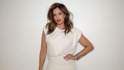 נועה תשבי. | אלון שפרנסקי. איפור: גלית ורטהיים | סטיילינג: ראובן כהן | שיער: אור אוחנה | ביגוד: אלישע אברז'ל