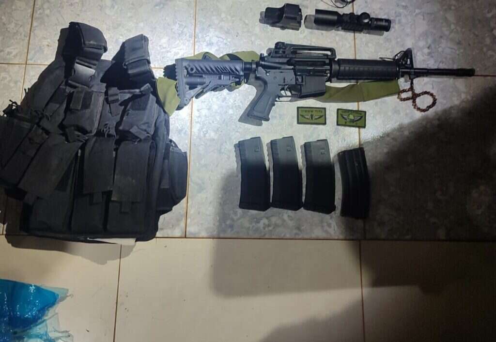 תמונות הנשקים שאותרו בפעילות הכוחות הלילה. דובר צה"ל תמונות הנשקים שאותרו בפעילות הכוחות הלילה. דובר צה"ל