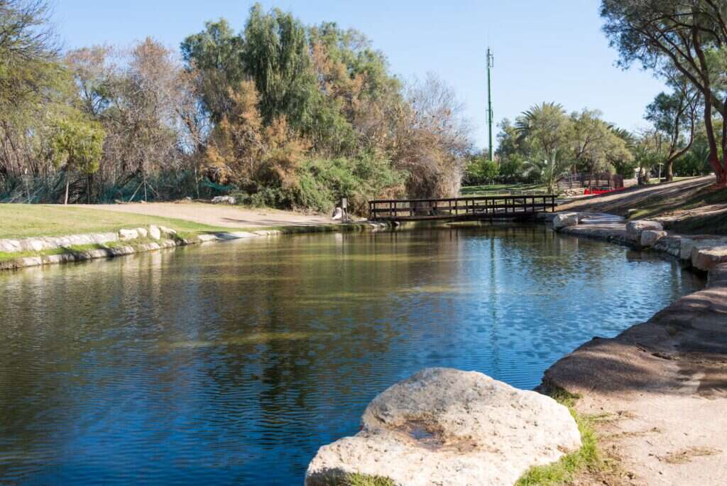 נפתח שוב למבקרים. פארק אשכול. | שאטרסטוק