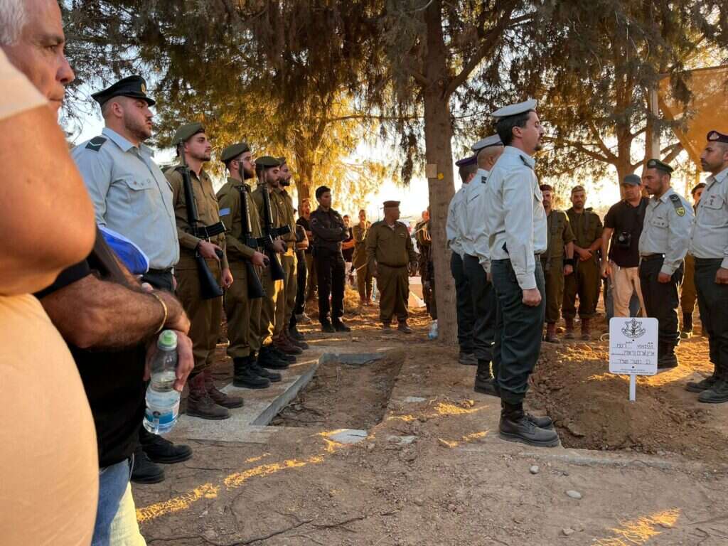הלווייתו השנייה, של אריק קראוניק ז"ל בבארי. | דוברות בארי