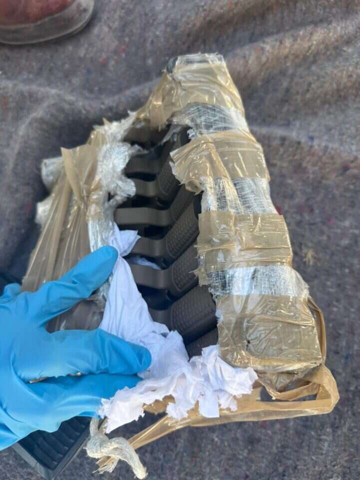 שמונת האקדחים שאותרו על הרחפן שנוטרל בגבול מצרים. | דובר צה"ל