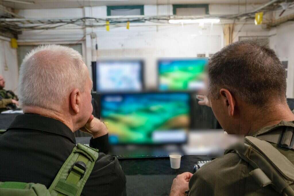 שר הביטחון בגבול לבנון. | אריאל חרמוני - משרד הביטחון