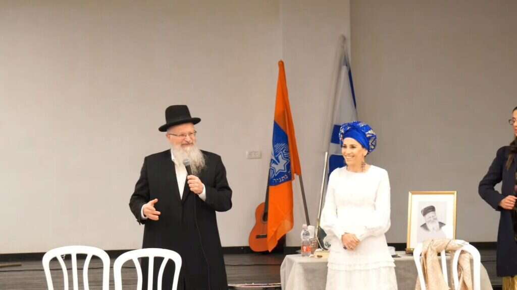 עם אביה, הרב שמואל אליהו