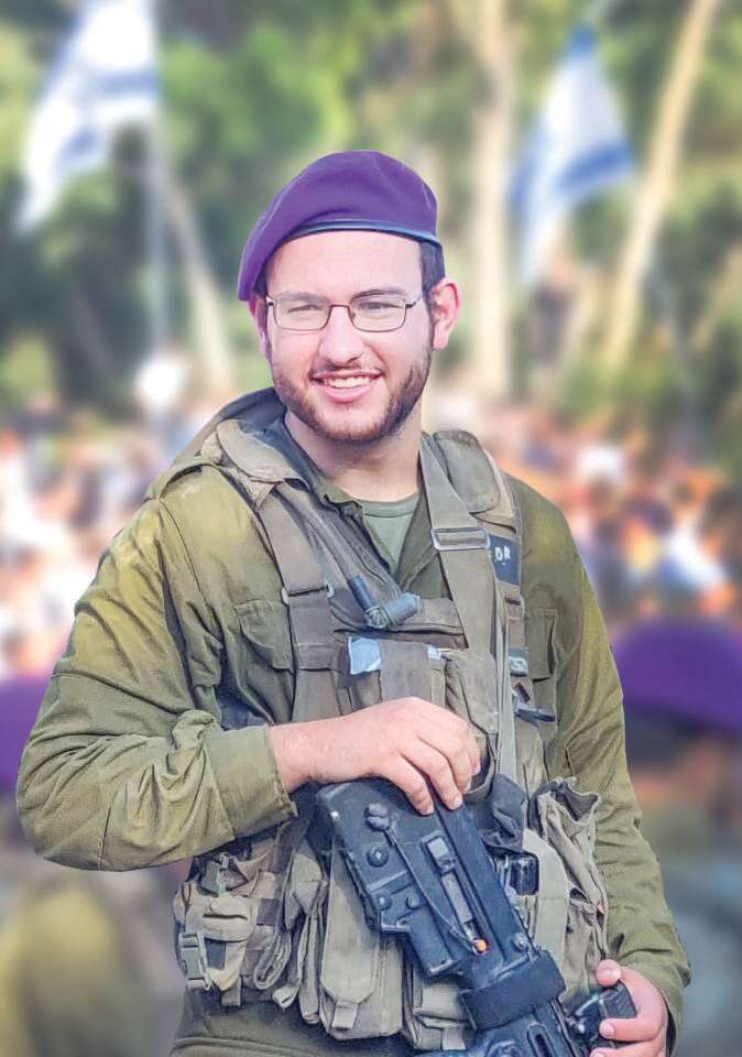 כילד בכיתה ב', מצא צלמית פריון מתקופת הברונזה. איתן רוזנצוויג. | באדיבות המשפחה