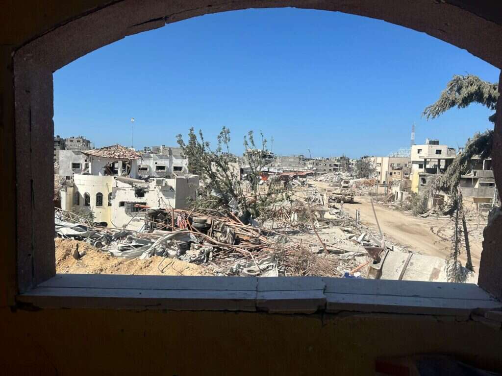 מבט על חורבות רפיח. צולם מחלון הבניין בו חוסל סינוואר. | אורלי גולדקלנג