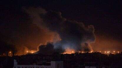 תקיפות חיל האוויר בביירות, אמש. | EPA/WAEL HAMZEH