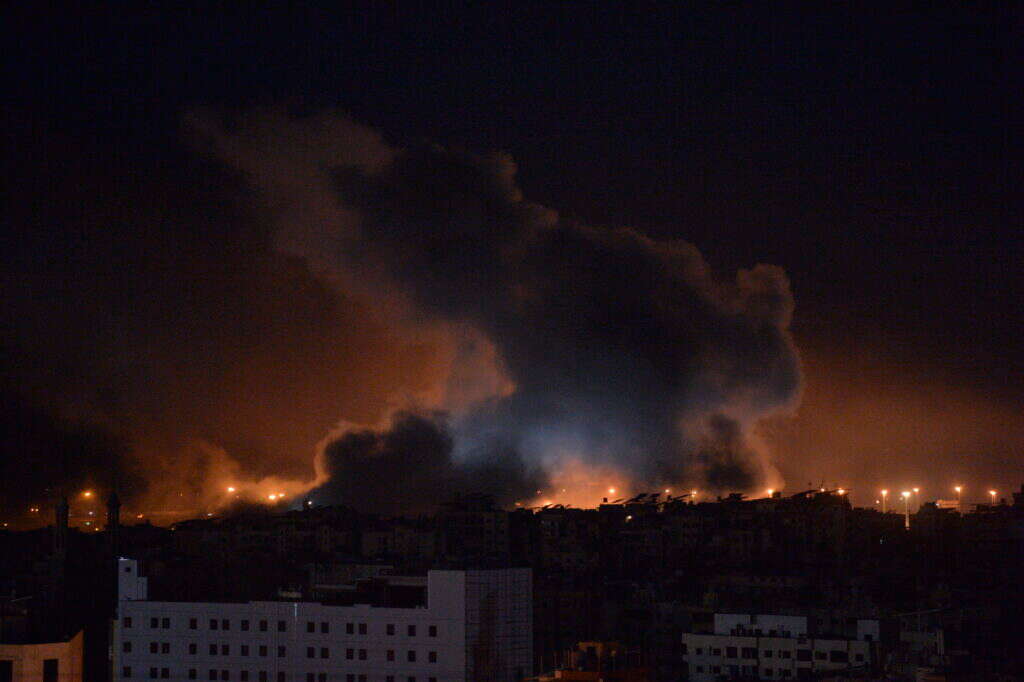 תקיפות חיל האוויר בביירות, אמש. | EPA/WAEL HAMZEH