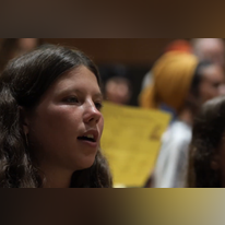 שירת המונים לשחרור החטופים. | מסך מיוטיוב