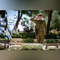 הרמטכ"ל הרצי הלוי על קברי חללי צה"ל. | דובר צה"ל
