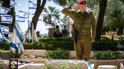 הרמטכ"ל הרצי הלוי על קברי חללי צה"ל. | דובר צה"ל