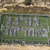 1,300 תלמידות צעדו יחד לציון שנה למלחמת חרבות ברזל. | אהרן מלטר