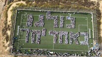 1,300 תלמידות צעדו יחד לציון שנה למלחמת חרבות ברזל. | אהרן מלטר 1,300 תלמידות צעדו יחד לציון שנה למלחמת חרבות ברזל. | אהרן מלטר