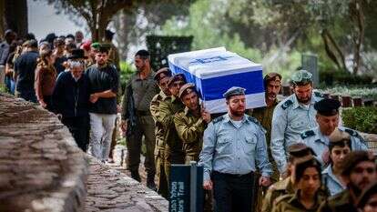 מסע לוויתו של רס"ב (במיל') מרדכי חיים אמויאל הי"ד. | חיים גולדברג, פלאש 90