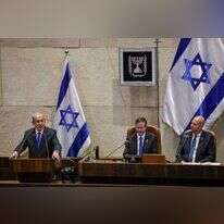 נתניהו נואם בפתיחת מושב הכנסת, לצידו הרצוג ואוחנה. | נועם מושקוביץ, דוברות הכנסת