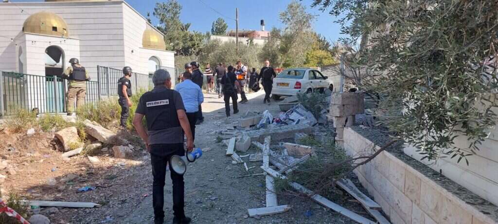 הרס לאחר מטח טילים למעלות. איחוד הצלה