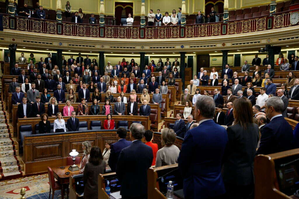 דקת דומה בפרלמנט הספרדי לזכר הרוגי ההצפות בוולנסיה, ספרד, אוקטובר 2024. AFP