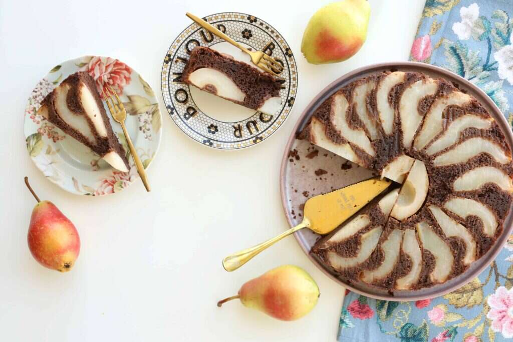 עוגת שוקולד ואגסים. | אפרת ליכטנשטט