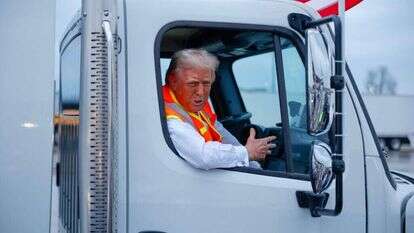 טראמפ במשאית הזבל. | AFP