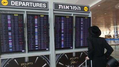 כל גיחה לנתב״ג, למשל, משמעה סכנת מעצר בכניסה או ביציאה. צעיר חרדי בנתב"ג. | AFP