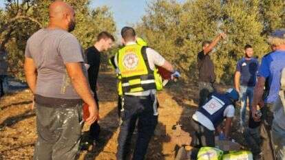 זירת פגיעת רקטה סמוך לכביש 79, באזור קריית ביאליק. | תיעוד מבצעי מד"א