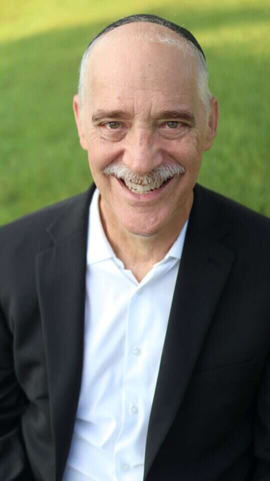 הלחן של האבא, המילים של הבן. דוד שפירו, אביו של בן. | he Daily Wire הלחן של האבא, המילים של הבן. דוד שפירו, אביו של בן. | he Daily Wire