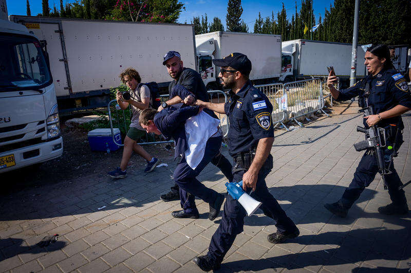 הפגנות חרדים סמוך לתל השומר. | Avshalom Sassoni/Flash90