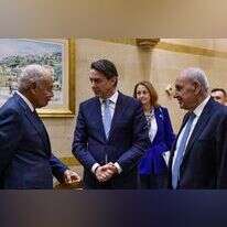 השליח האמריקני הוכשטיין עם יו"ר הפרלמנט הלבנוני נביה ברי (מימין) ומזכ"ל הליגה הערבית אחמד אבו אל־רייט, בשבוע  שעבר בלבנון. | איי.אף.פי