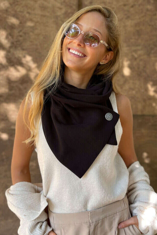 צעיף מעוצב של עדי בקשי. | יחצ