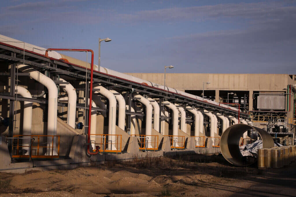 מתקן התפלה בשורק. | יצחק הררי - פלאש 90 מתקן התפלה בשורק. | יצחק הררי - פלאש 90