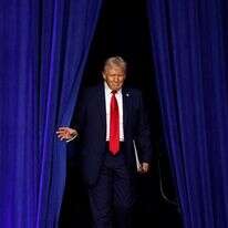 טראמפ נכנס לנאום בעצרת לאחר הזכייה. | AFP