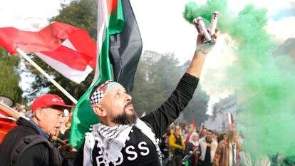 הפגנה פרו פלסטינית בדנמרק, | EPA/THOMAS TRAASDAHL DENMARK OUT