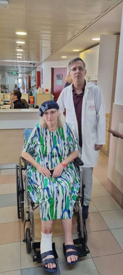 דינה יפה עם ראש חטיבת השיקום בביהח רעות תל אביב, פרופ' רפי חרותי. | ביה"ח שיקומי רעות תל אביב