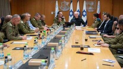 שר הביטחון המפוטר גלנט נפרד מפורום  מטכ"ל, השבוע. | אריאל חרמוני, דוברות משרד הביטחון