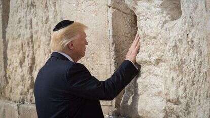 דונלד טראמפ בכותל המערבי, בכהונתו הראשונה כנשיא. | נתי שוחט, פלאש 90