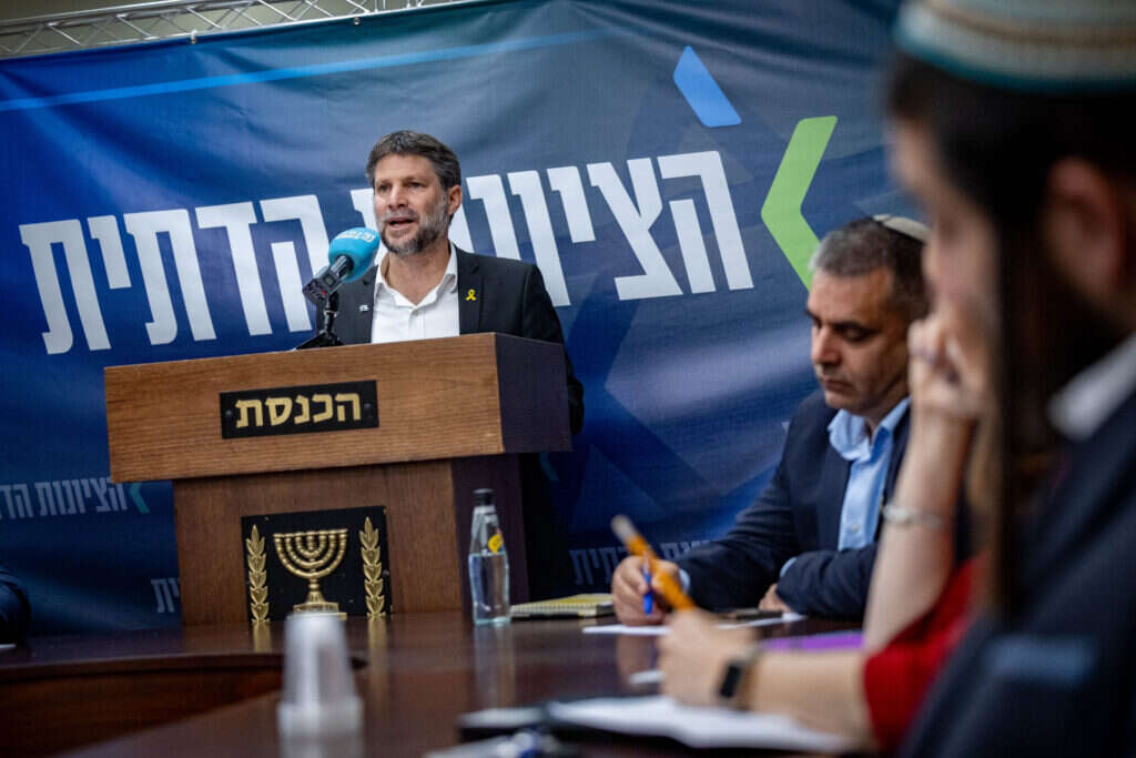 לתעדף נכון איומים והזדמנויות. סמוטריץ' בישיבת סיעתו בשבוע שעבר. | יונתן זינדל, פלאש 90 לתעדף נכון איומים והזדמנויות. סמוטריץ' בישיבת סיעתו בשבוע שעבר. | יונתן זינדל, פלאש 90