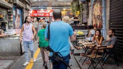 צריכים להיות בראש סדר העדיפויות. מילואימניק בשוק מחנה יהודה, אוקטובר 2024. | חיים גולדברג, פלאש 90